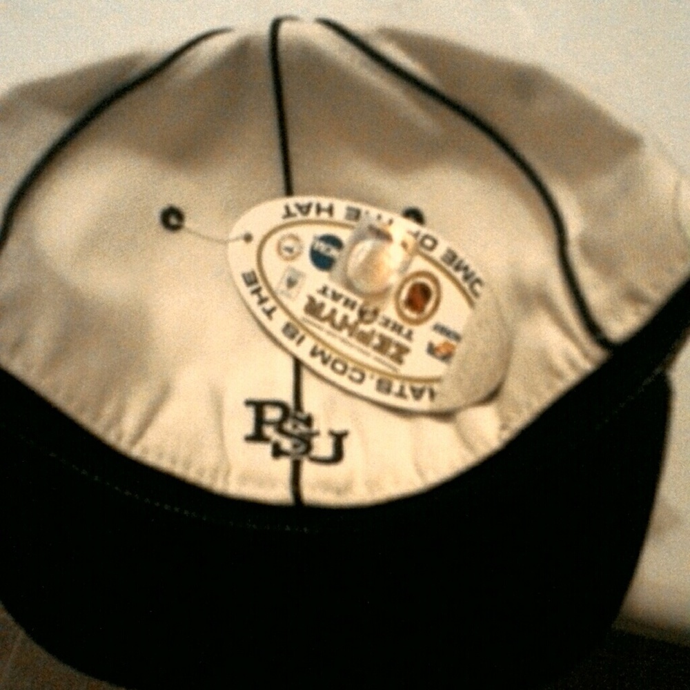 Penn fitted - Picture 2 of 4
